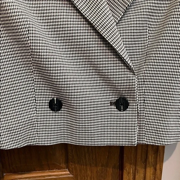 Stradivarius Women's Black, Brown, & Cream Cropped Blazer - Picture 7 of 9